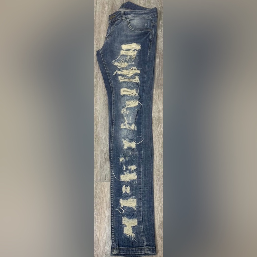 Pull&Bear: Distressed Blue Jeans